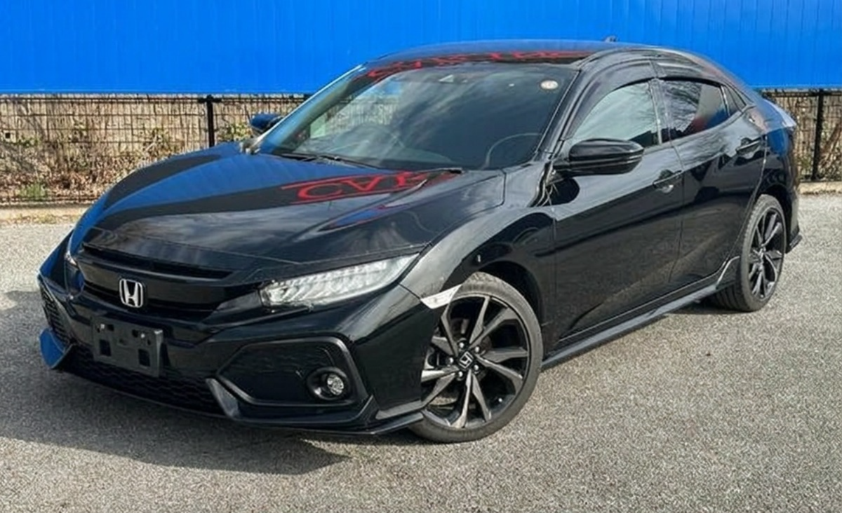 2019 Honda Civic VTEC Turbo – 1.5L Earth Dreams Engine | Grade 4 Premium Spec | 18" Alloys & Lane Keep Assist | No Repair History | Crystal Black Metallic Sport Sedan